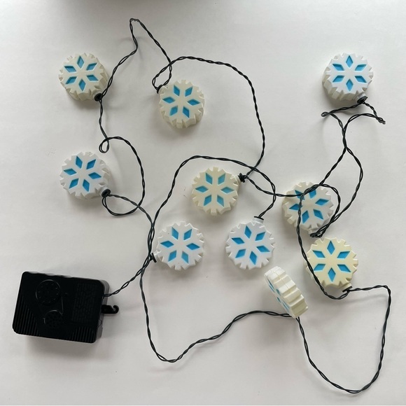 Snow Flake Dancing Lights and Music - Picture 10 of 13